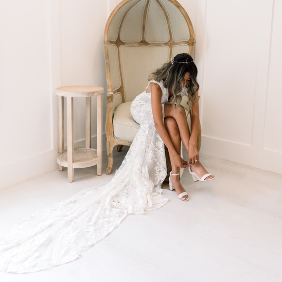 Emma Katzka Athena Halo - Picture 7 of 11